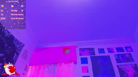 Snapshot of kate_boobs chatting on 10.14.25 Kate online show from 10.14.25