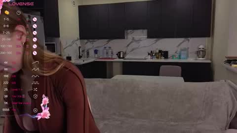 kate_krayy online show from 10.28.25