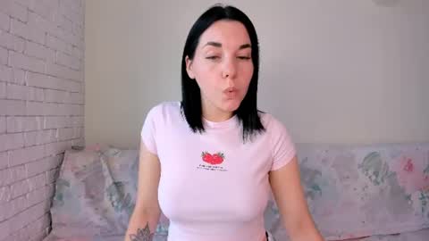 Snapshot of kate_ree_ chatting on 06.29.26 KATE online show from 06.29.26