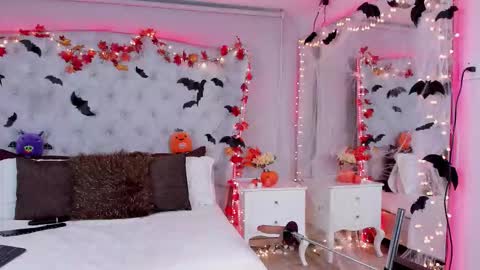 kateanderss online show from 10.29.25