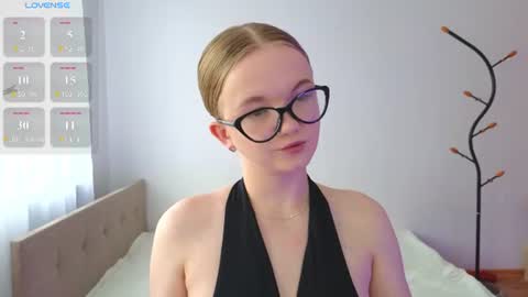 Snapshot of katebunnys chatting on 06.15.26 katebunnys online show from 06.15.26
