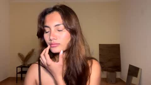 Snapshot of katedami chatting on 02.19.25 Kate Dami online show from 02.19.25