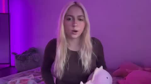 kateharperr online show from 10.23.25