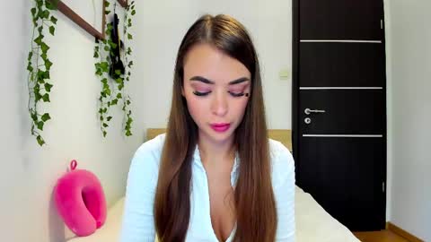 Snapshot of katekanexxx chatting on 10.05.25 Kate new profile same me undercostruction online show from 10.05.25