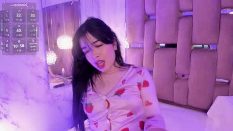 Snapshot of kateleeh_ chatting on 09.13.25 Kate online show from 09.13.25