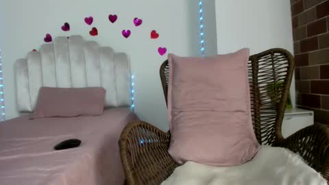 Snapshot of katerin_moore chatting on 09.23.25 katherin moore online show from 09.23.25
