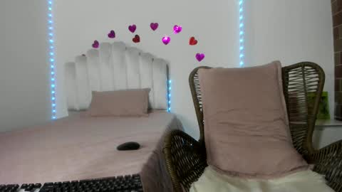 Snapshot of katerin_moore chatting on 09.28.25 katherin moore online show from 09.28.25
