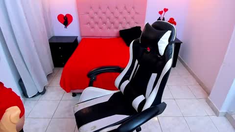 Snapshot of katetompson chatting on 03.07.25 kate Tompson online show from 03.07.25