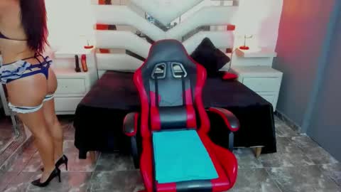 Snapshot of katetompson chatting on 09.18.25 kate Tompson online show from 09.18.25