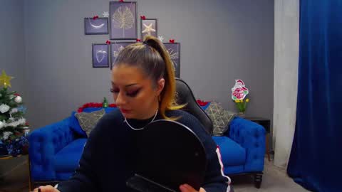 Snapshot of katewalker_ chatting on 12.17.24 Kate online show from 12.17.24