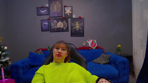 Snapshot of katewalker_ chatting on 12.21.24 Kate online show from 12.21.24