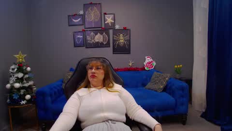 Snapshot of katewalker_ chatting on 12.23.24 Kate online show from 12.23.24