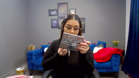 Snapshot of katewalker_ chatting on 02.10.25 Kate online show from 02.10.25