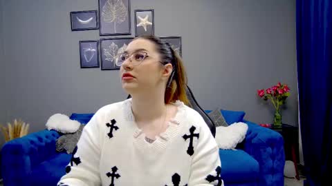 Snapshot of katewalker_ chatting on 03.11.25 Kate online show from 03.11.25