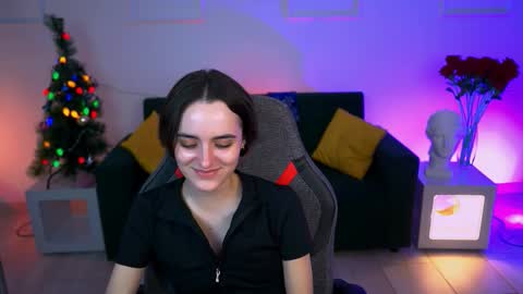 Snapshot of katewillows chatting on 12.14.25 katewillows online show from 12.14.25