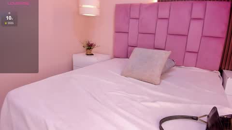 Snapshot of kathe_asian chatting on 12.20.25 online show from 12.20.25