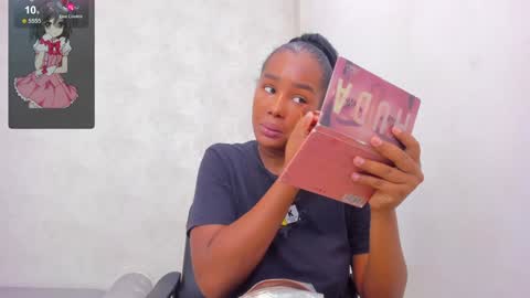 Snapshot of katherin_cruzz chatting on 12.17.24 katherin online show from 12.17.24