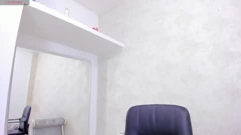 Snapshot of katherin_cruzz chatting on 02.21.25 katherin online show from 02.21.25