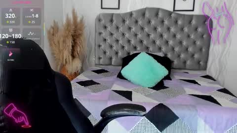 kathh_latorre online show from 12.02.25