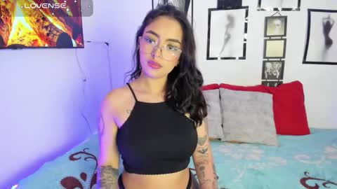 Snapshot of kathhoney1 chatting on 11.08.25 Kath online show from 11.08.25