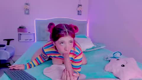 Snapshot of kathia_saenz chatting on 12.18.24 Kathia  online show from 12.18.24