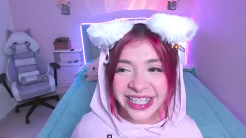 Snapshot of kathia_saenz chatting on 12.19.24 Kathia  online show from 12.19.24