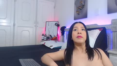 Snapshot of kati26andres chatting on 02.15.25 Katiuska online show from 02.15.25