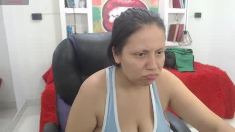 Snapshot of kati_momy chatting on 12.18.25 kati online show from 12.18.25