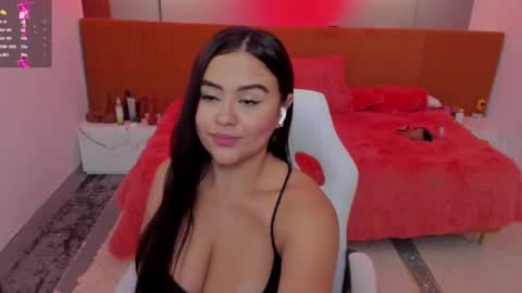 Snapshot of katia_bigboobs11 chatting on 09.19.25 Katia online show from 09.19.25