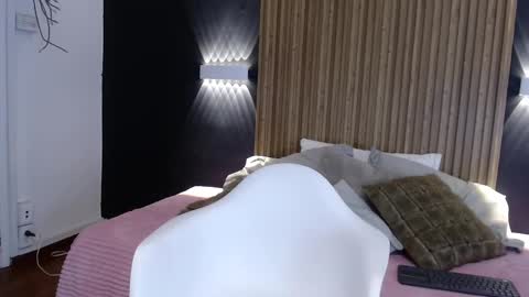 Snapshot of katia_bss chatting on 02.18.25 katia_bss online show from 02.18.25