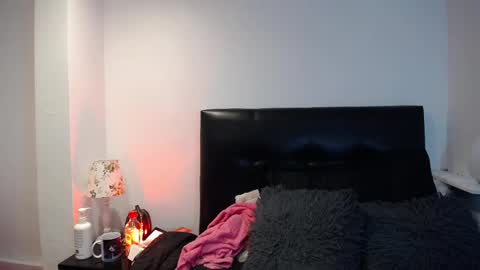 Snapshot of katia_bss chatting on 02.21.25 katia_bss online show from 02.21.25