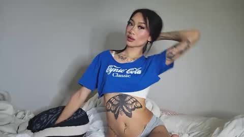 Snapshot of katiecai chatting on 12.15.25 katiecai online show from 12.15.25