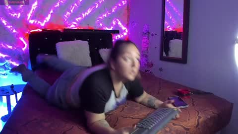 Snapshot of katieeandsharon chatting on 12.10.24 SHARON KATIEE online show from 12.10.24