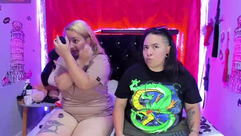 Snapshot of katieeandsharon chatting on 01.27.25 SHARON KATIEE online show from 01.27.25