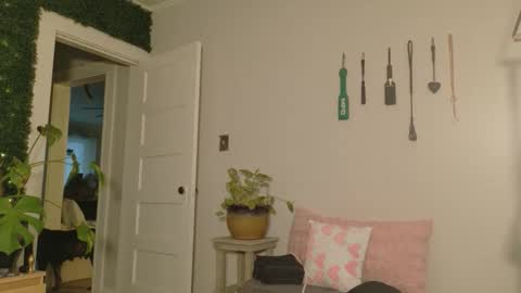 Snapshot of katieericson13 chatting on 11.20.25 Kate online show from 11.20.25