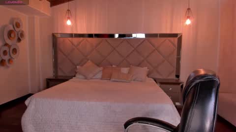 Kate Stonne online show from 10.01.25