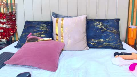 K A T L Y N  online show from 02.16.25