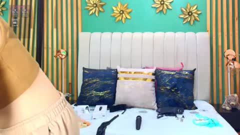 K A T L Y N  online show from 02.17.25