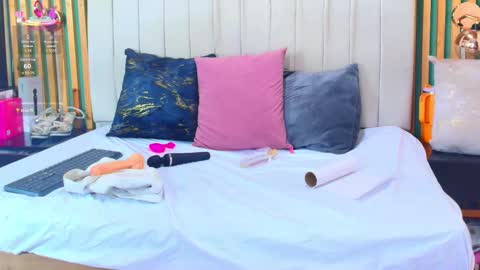 K A T L Y N  online show from 02.25.25