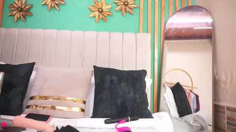 K A T L Y N  online show from 09.14.25