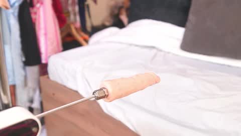 K A T L Y N  online show from 10.12.25