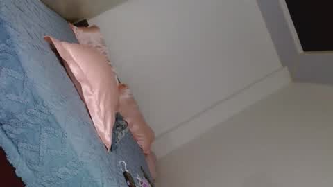 Snapshot of katrina_foxxx chatting on 09.10.25 katrina_foxxx online show from 09.10.25