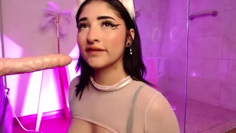 Snapshot of kattengel chatting on 09.24.25 katt online show from 09.24.25