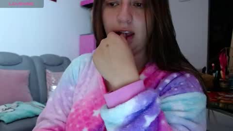 Snapshot of kattie_love chatting on 12.22.25 kattie online show from 12.22.25