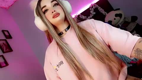 Snapshot of kattie_sweet_ chatting on 11.07.25 kattie_sweet_ online show from 11.07.25