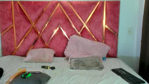 Snapshot of katty_sanz1 chatting on 10.19.25 katty sanz1 online show from 10.19.25