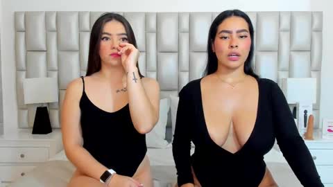 katy blonde girl and paola big boobs online show from 02.24.25