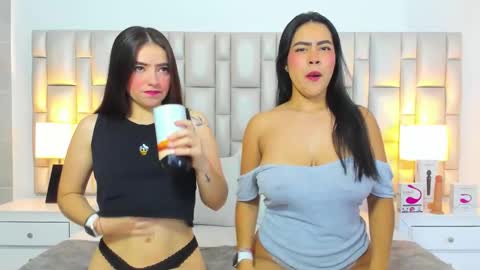 katy blonde girl and paola big boobs online show from 04.28.26
