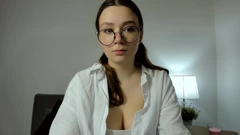 Snapshot of katygentle chatting on 12.22.25 Katy online show from 12.22.25