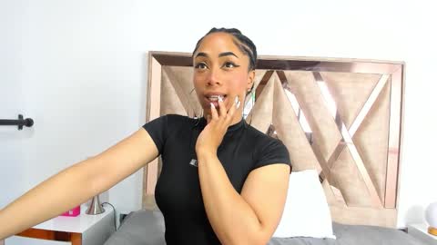 Snapshot of katyortiz chatting on 09.10.25 katyortiz online show from 09.10.25